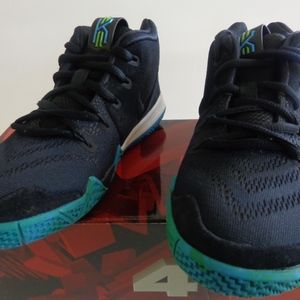 Nike Kyrie 4 (PS). New. Pre School Sizes: 10-12